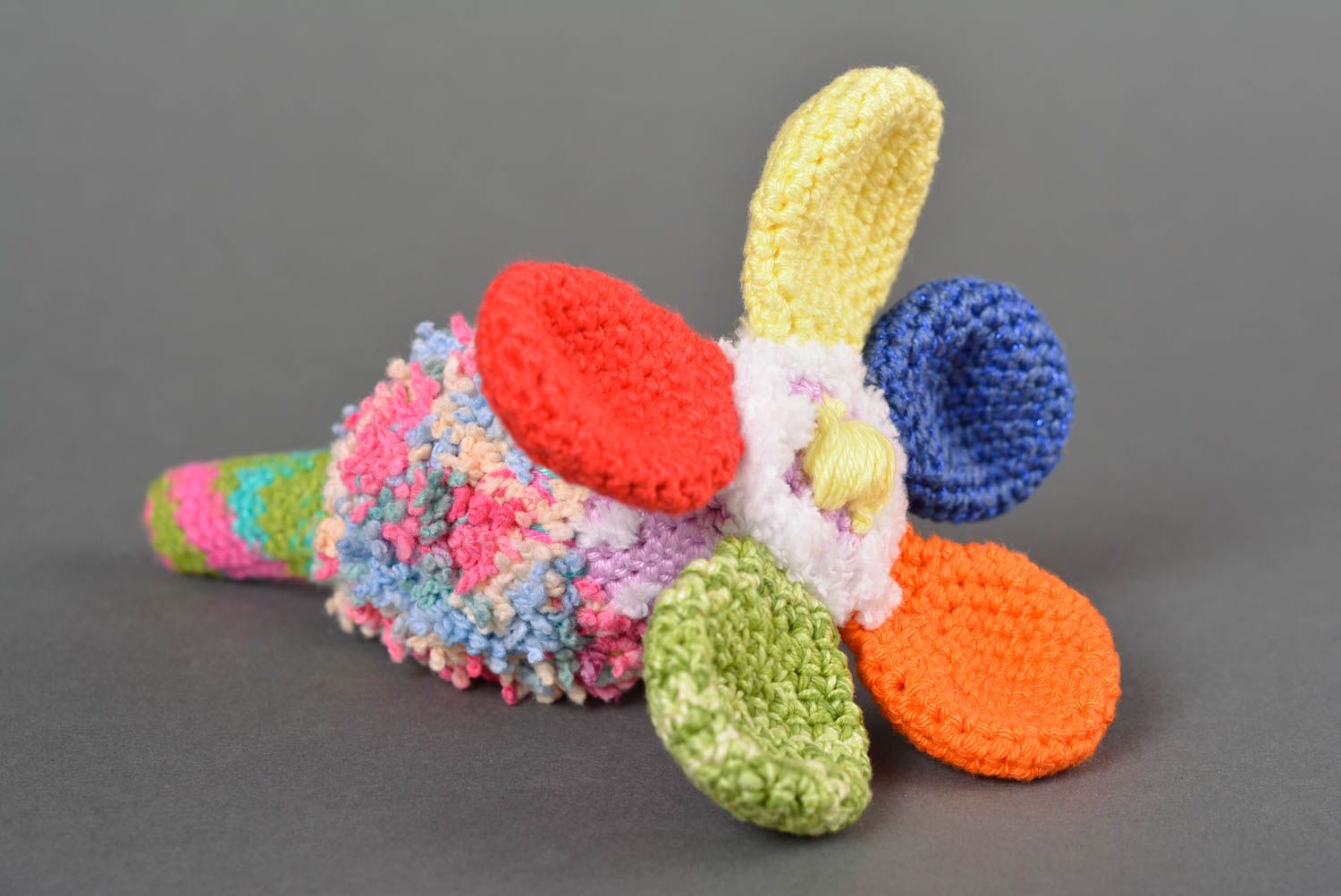 Jouet tricoté au crochet Peluche faite main Cadeau enfant fleur multicolore photo 1