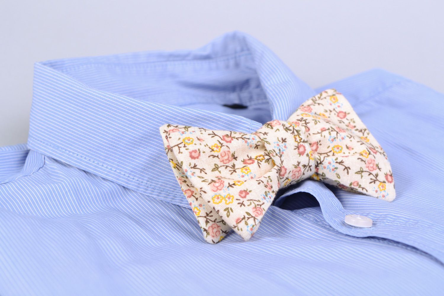 Handmade fabric bow tie Roses photo 1