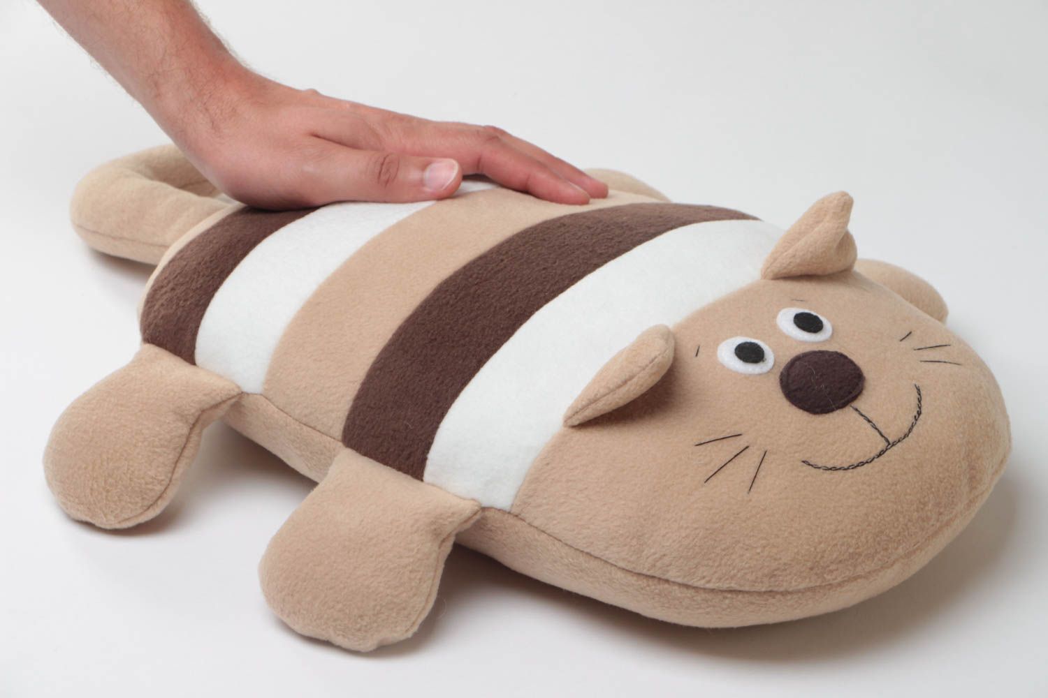 Игрушка-подушка для ребенка кот бежевый полосатый мягкий красивый ручной работы фото 5