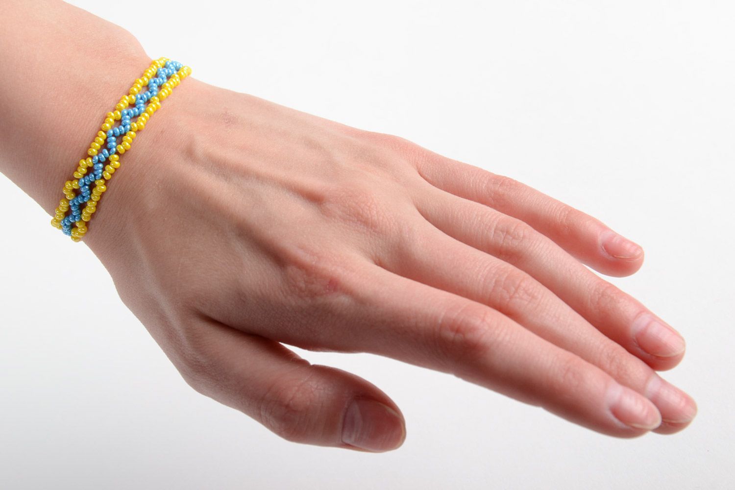 Плетеный браслет из бисера желто-голубой объемный красивый яркий ручная работая фото 5