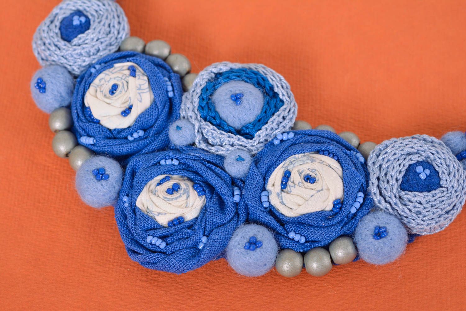 Колье из ткани украшение ручной работы авторская бижутерия синее колье на лентах фото 3