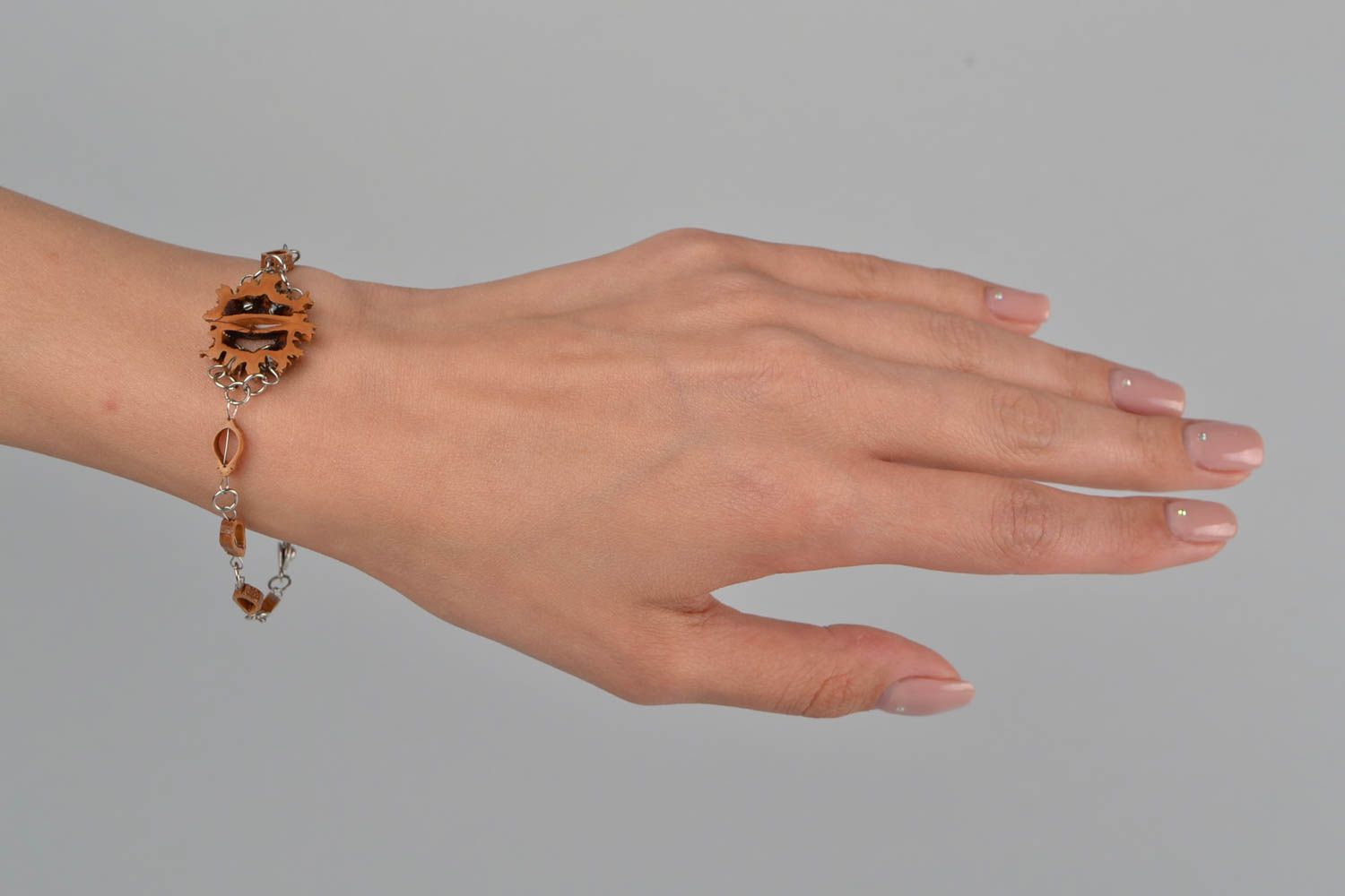 Bracelet original Bijoux fait main en noyaux de fruits Accessoire femme photo 2