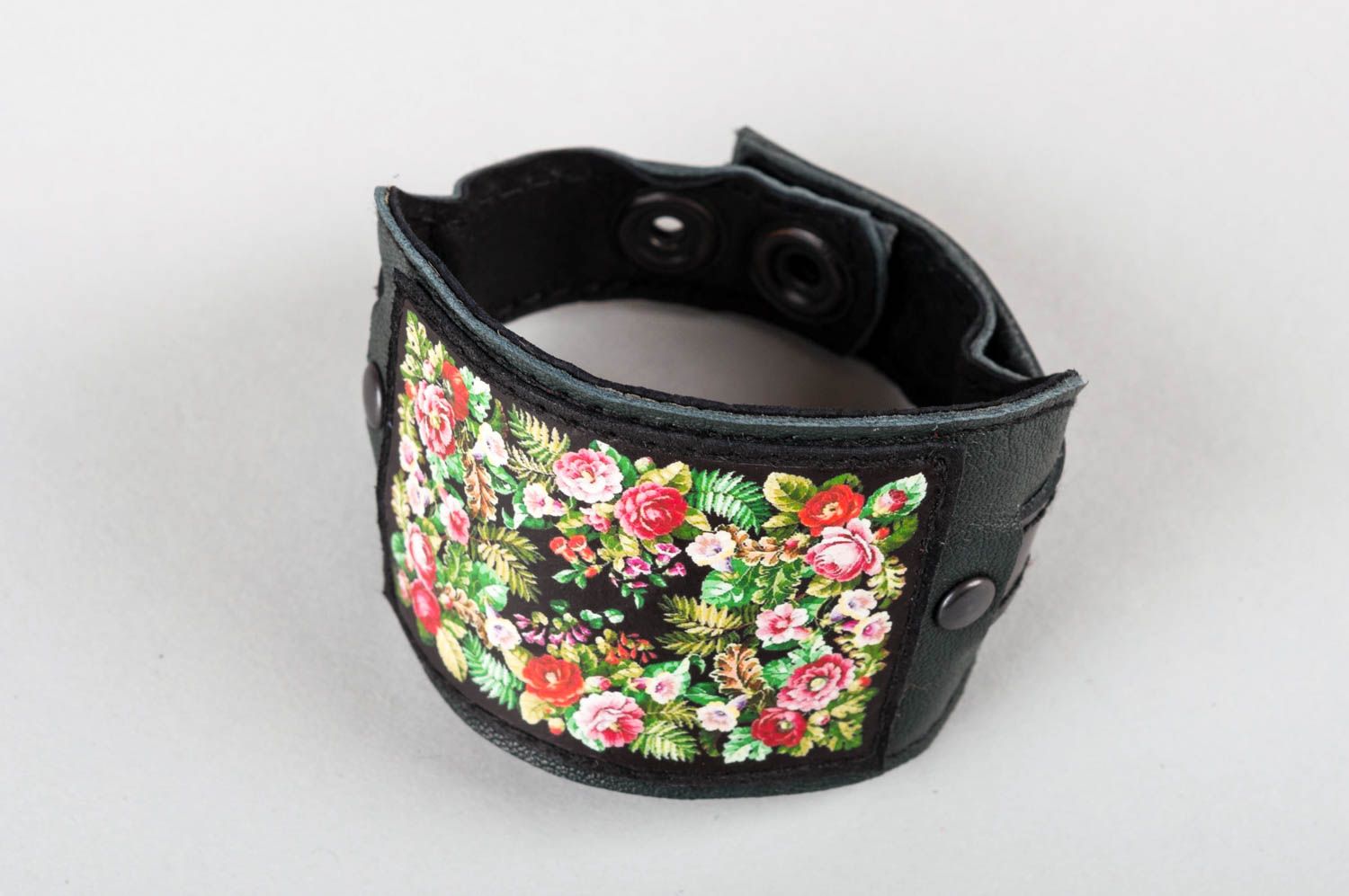Bracelet en cuir naturel noir avec un motif de fleurs fait main bouton-pression photo 5