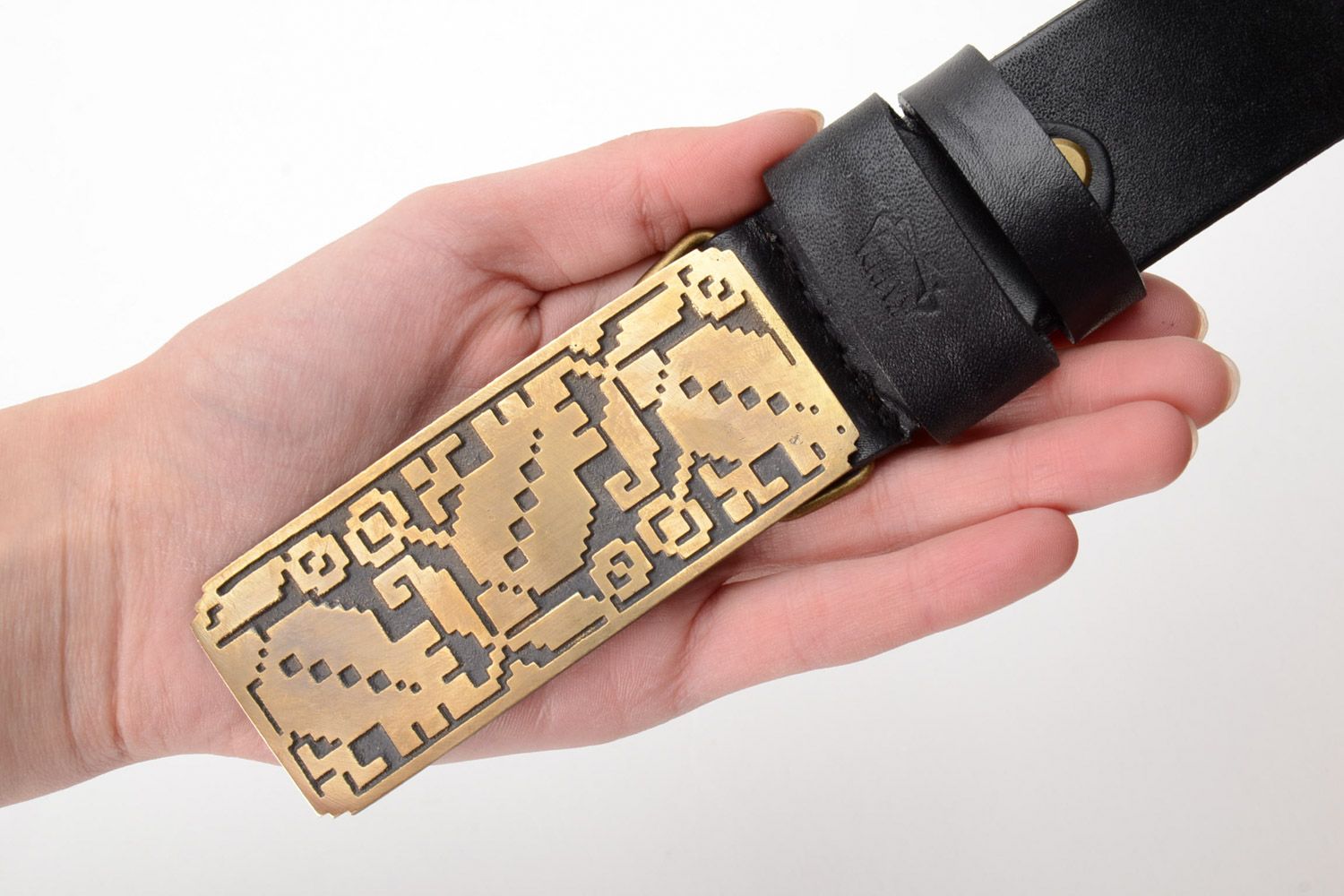 Cinturón de cuero natural con hebilla metálica con estampado con forma de león artesanal foto 5