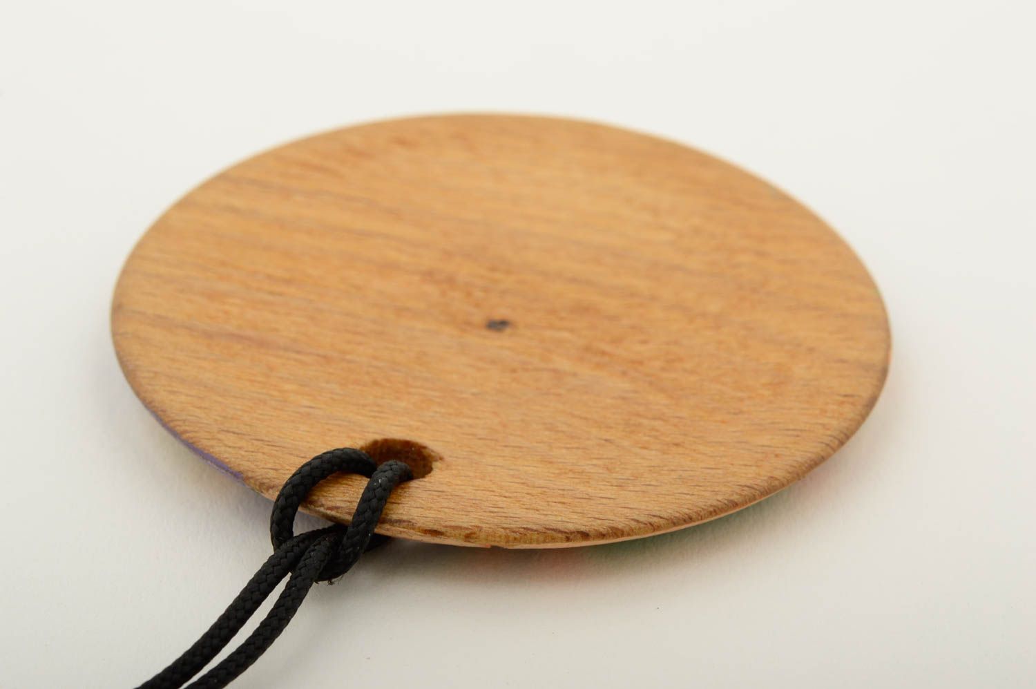 Украшение на шею кулон ручной работы аксессуар из дерева расписной круглый фото 5