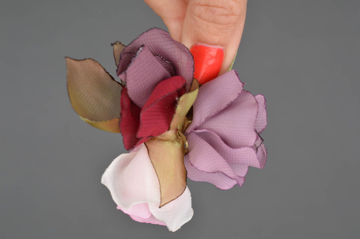 Красивая женская брошь заколка из ткани с цветами ручной работы Букет роз фото 3