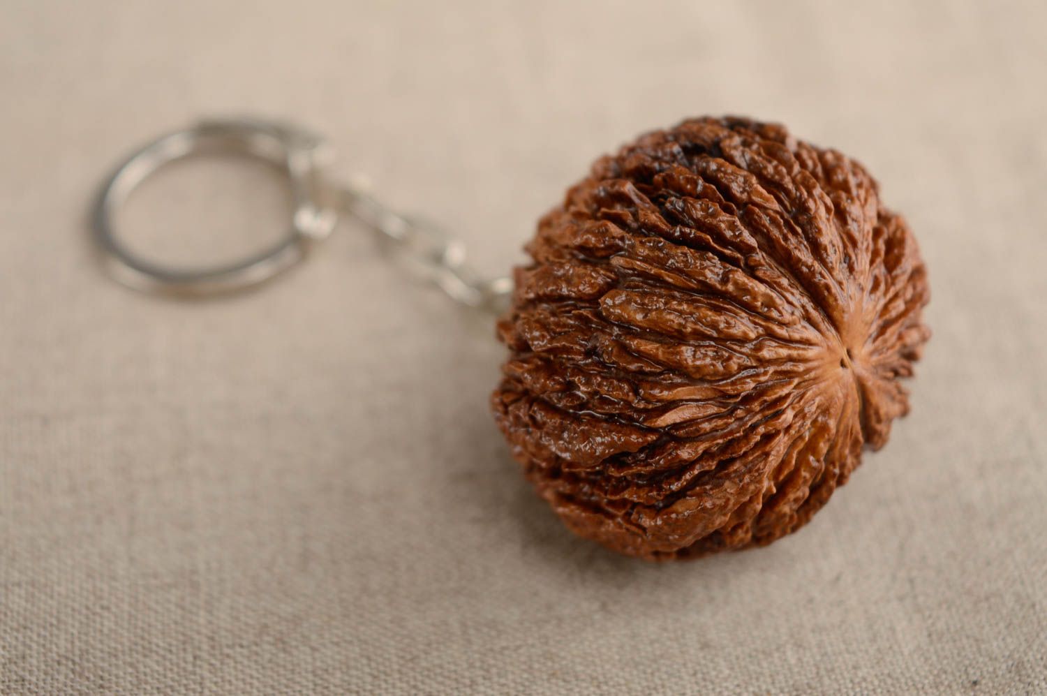 Брелок на ключи из маньчжурского ореха  фото 1