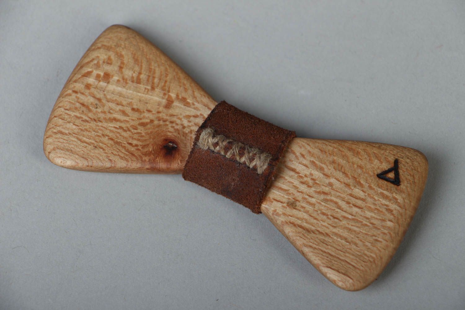 Wooden bow tie decorated with pyrography photo 2