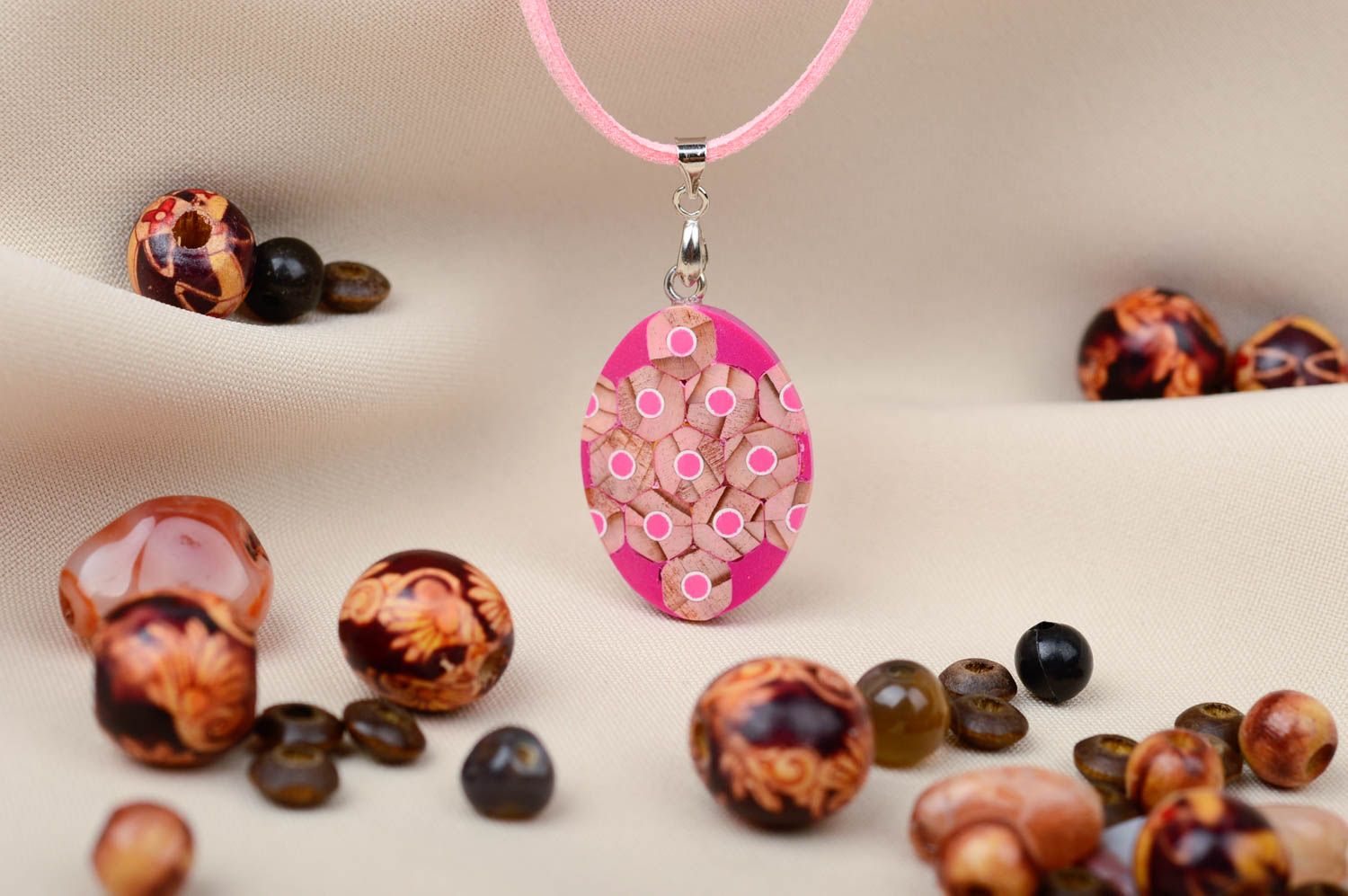 Handgemachter Schmuck Holz Anhänger schöner Schmuck Accessoire für Frauen rosa foto 1