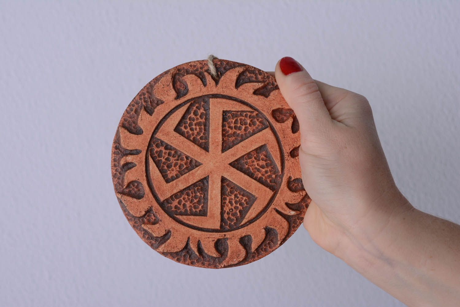 Pingente talismã artesanal de interior de cerâmica para a decoração da casa Gromovik foto 4