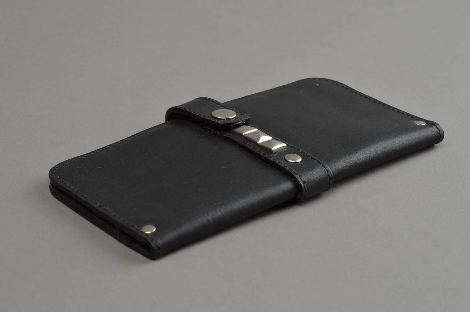 Portefeuille en vrai cuir noir fait main avec éléments métalliques accessoire photo 7