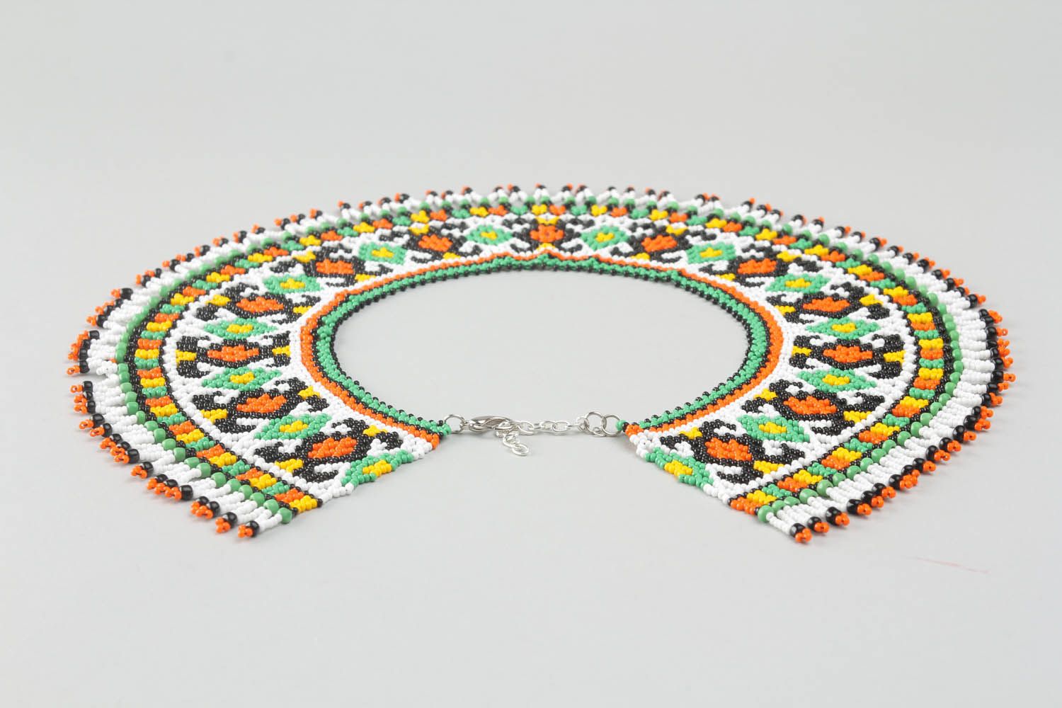 Multicolored beaded necklet photo 4