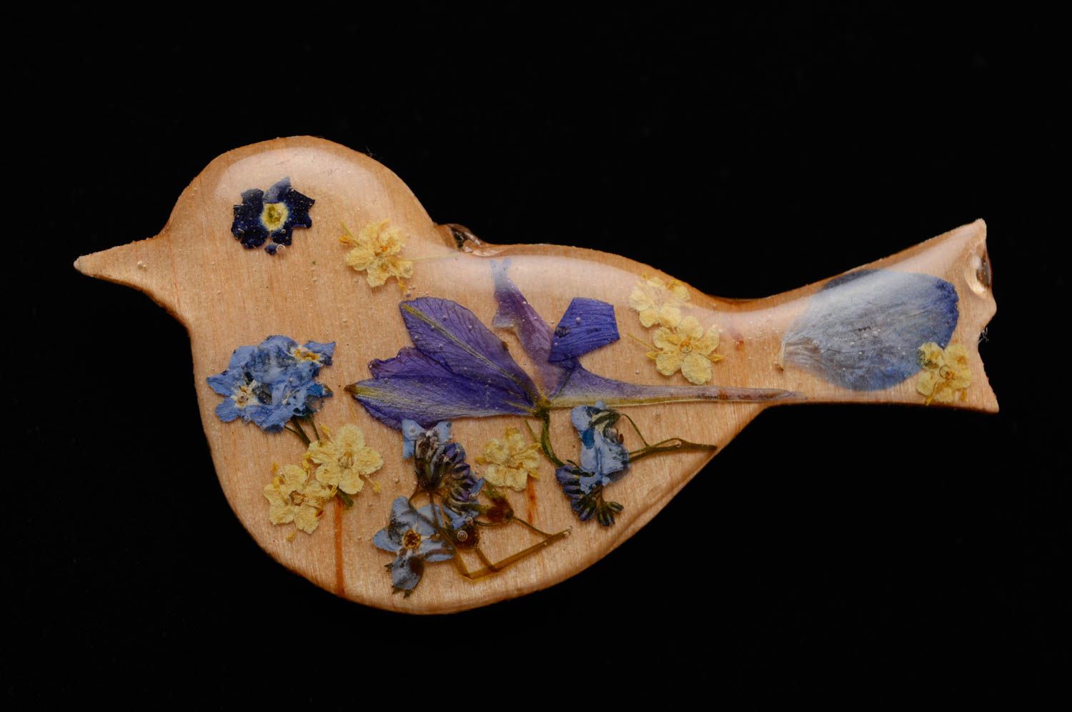 Wooden brooch with real flowers coated with epoxy photo 2