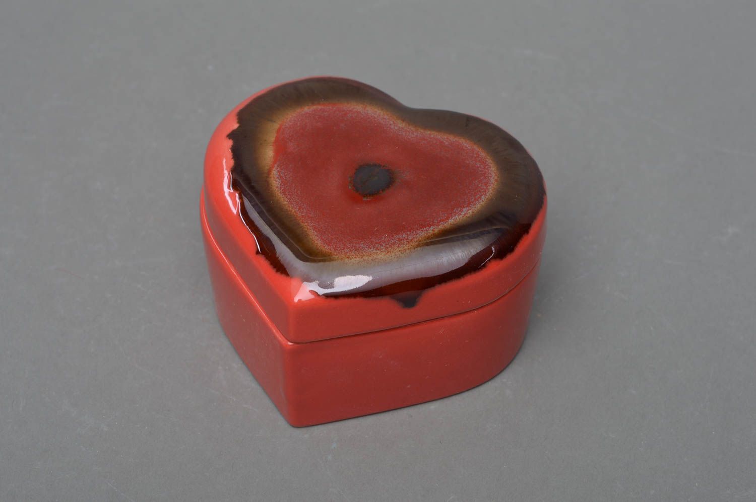Small designer decorative handmade porcelain red heart shaped jewelry box photo 1
