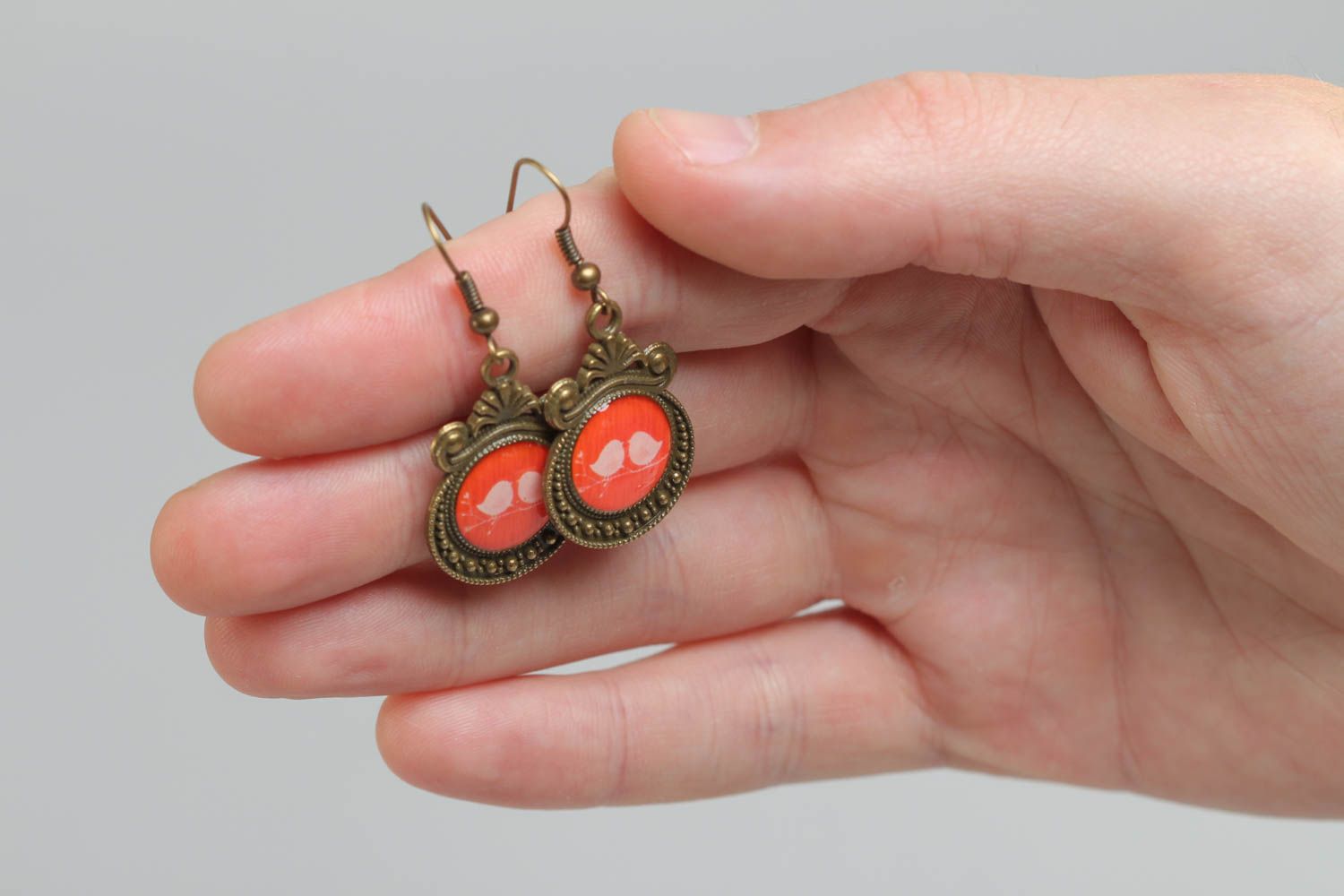Boucles d'oreilles en résine pour bijoux rondes vintage faites main rouges photo 5