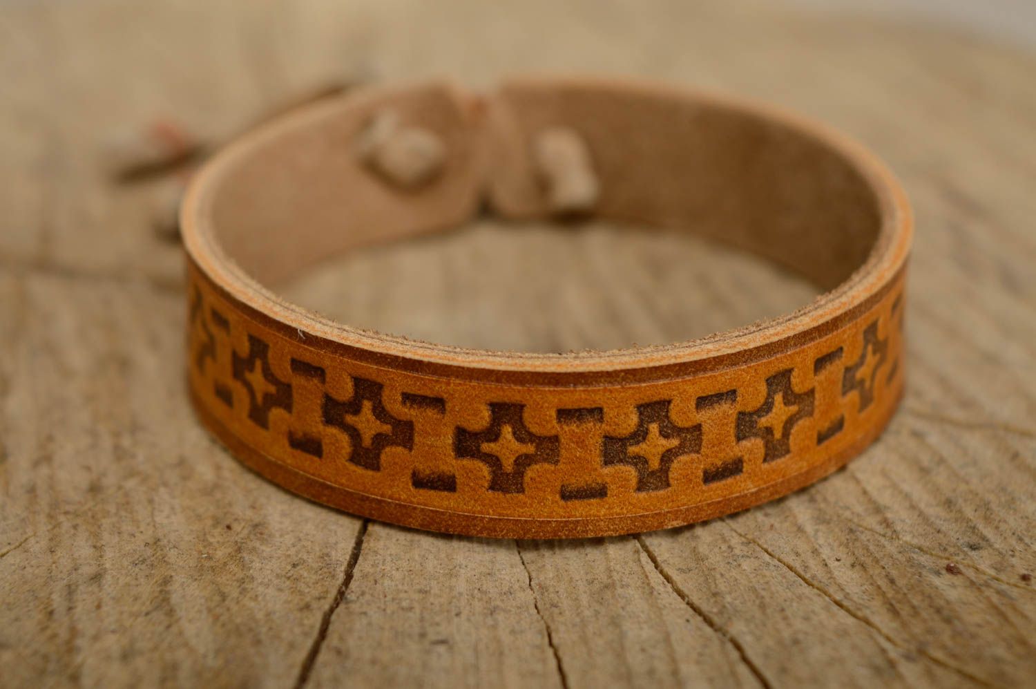 Ginger carved leather bracelet photo 1