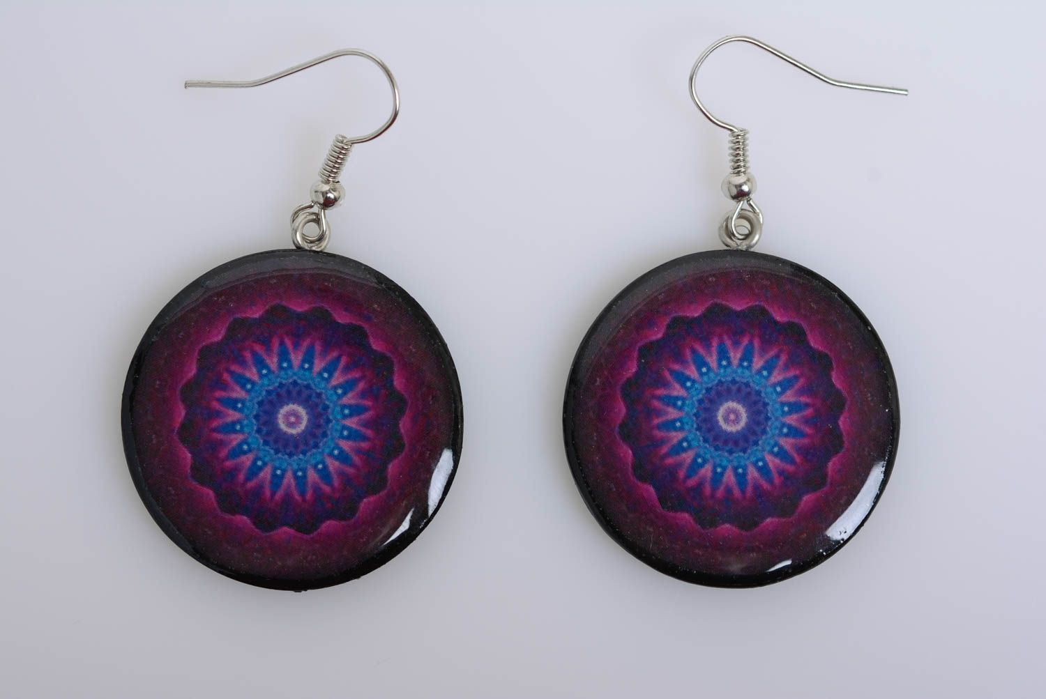 Violette runde Ohrringe aus Polymer Ton handmade im ethnischen Stil schön foto 5