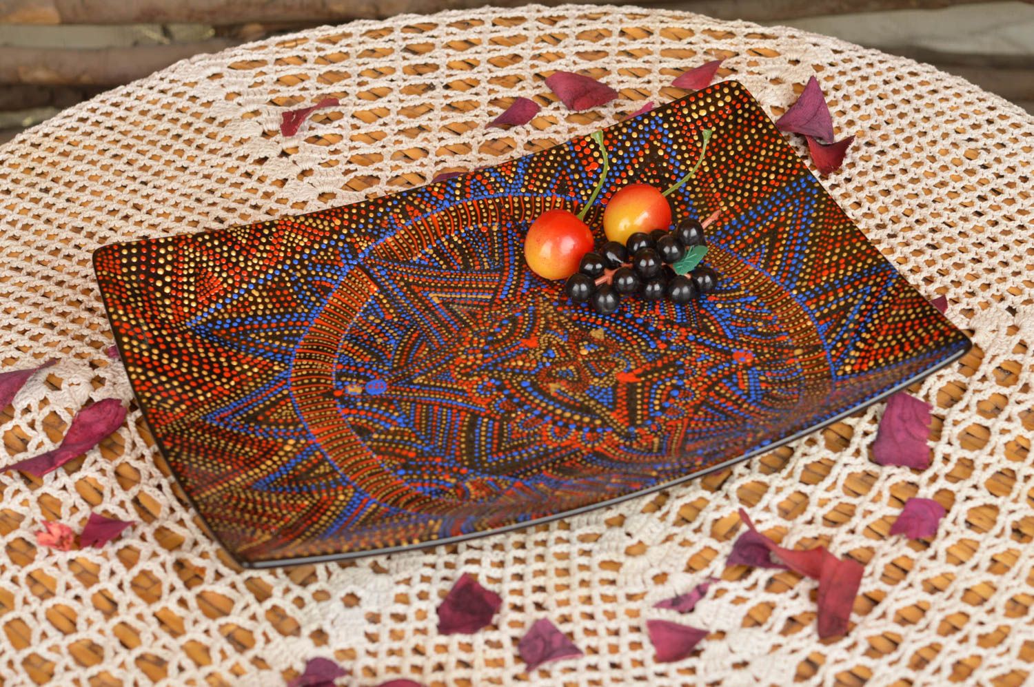Яркая квадратная декоративная тарелка с росписью акрилом для декора стола фото 1