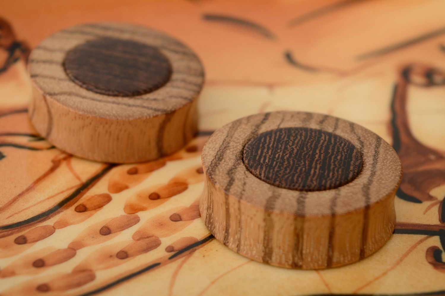 Handmade Plugs aus Holz foto 1