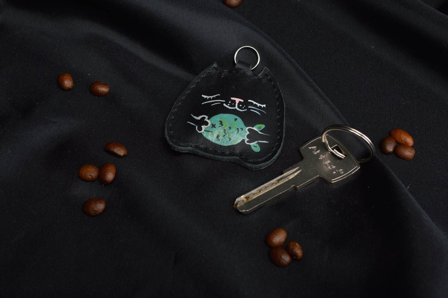 Porte-clés en cuir naturel chat noir fait main joli accessoire pour enfant photo 1