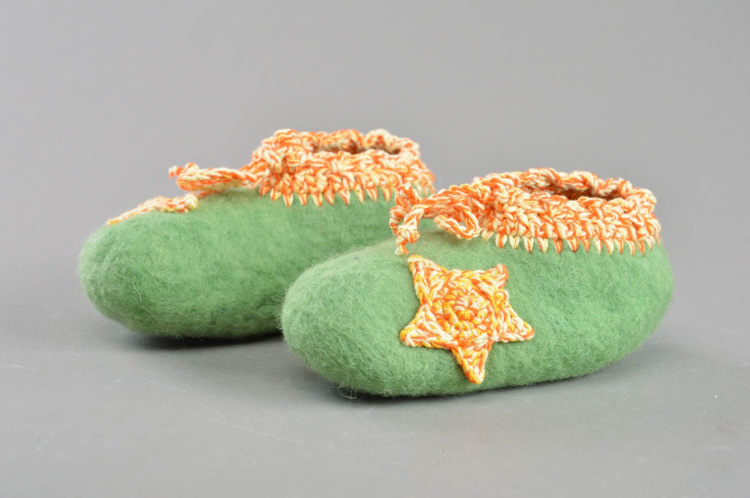 Handmade designer felted wool light green baby booties with crocheted edges photo 2