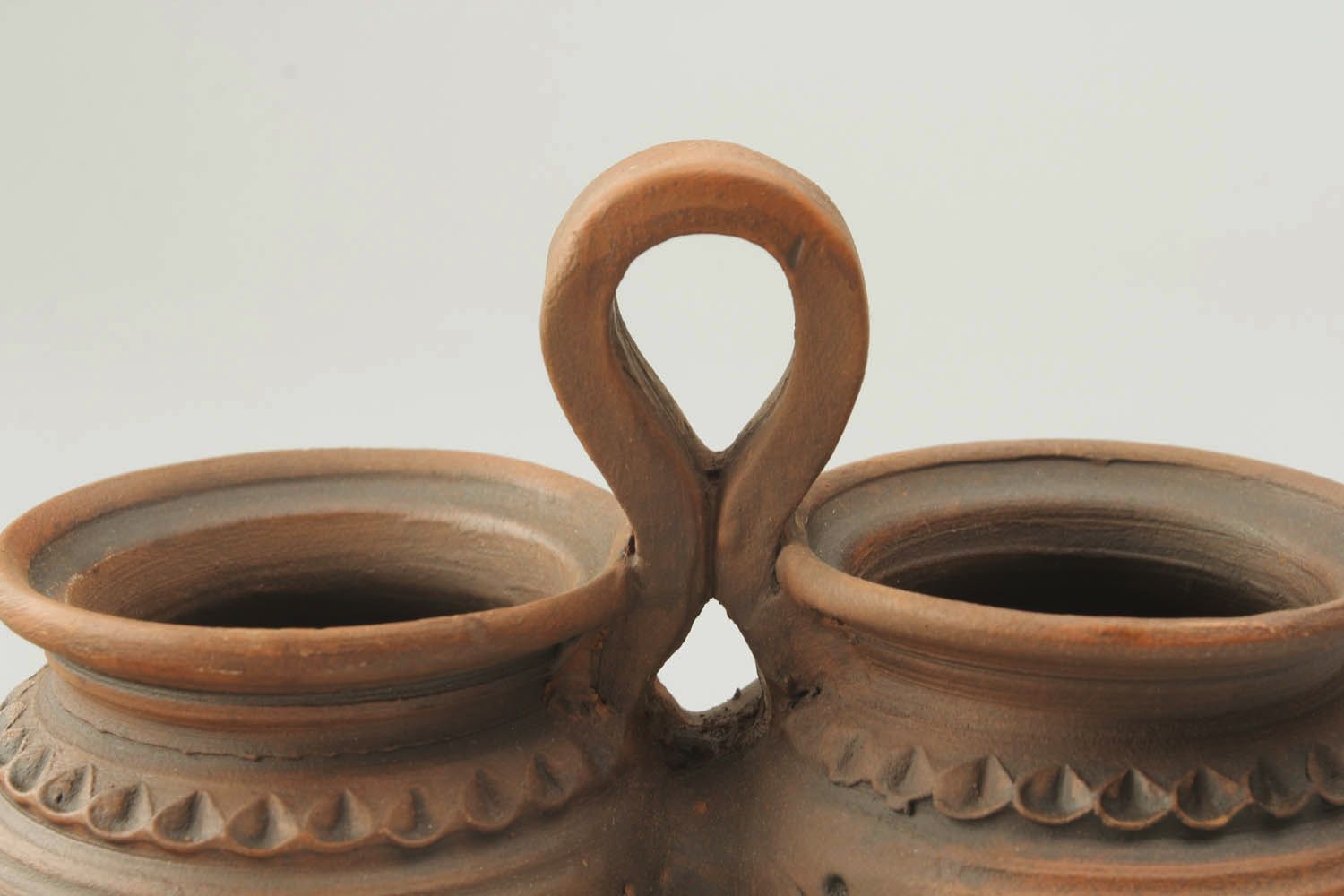 Salt cellar and pepper shaker made of clay  photo 3
