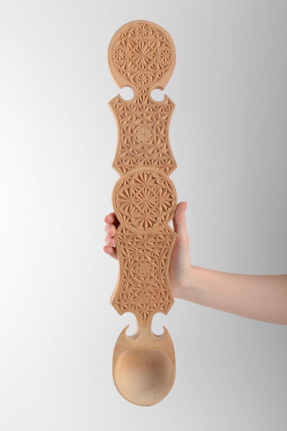 Декоративная деревянная ложка с резьбой настенная  фото 5
