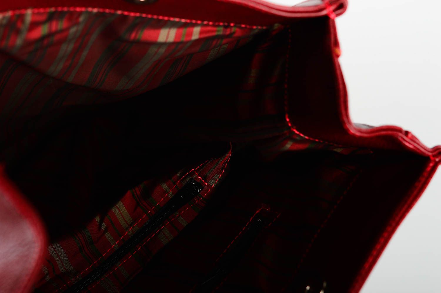 Сумка ручной работы сумка на плечо из кожзама женская сумка бордовая стильная фото 5