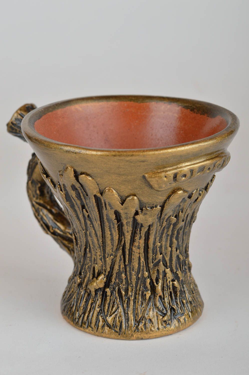 Taza cerámica para café de arcilla roja artesanal de color dorado 100 ml foto 4