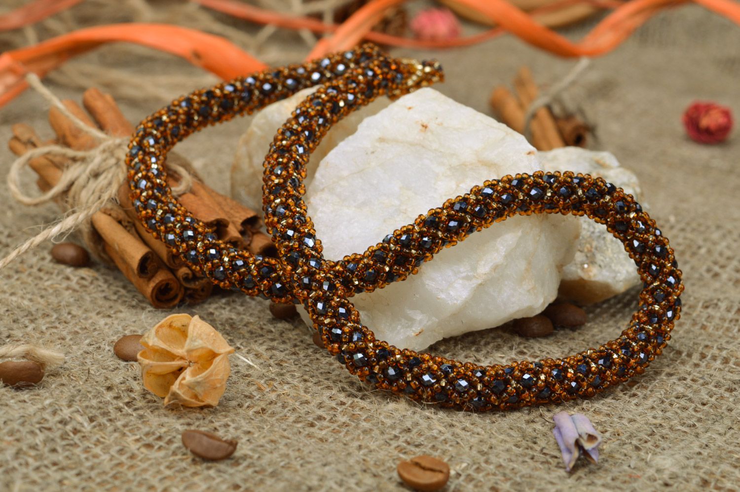 Collier spirale en perles de rocailles tchèques fait main brun bijou de créateur photo 1