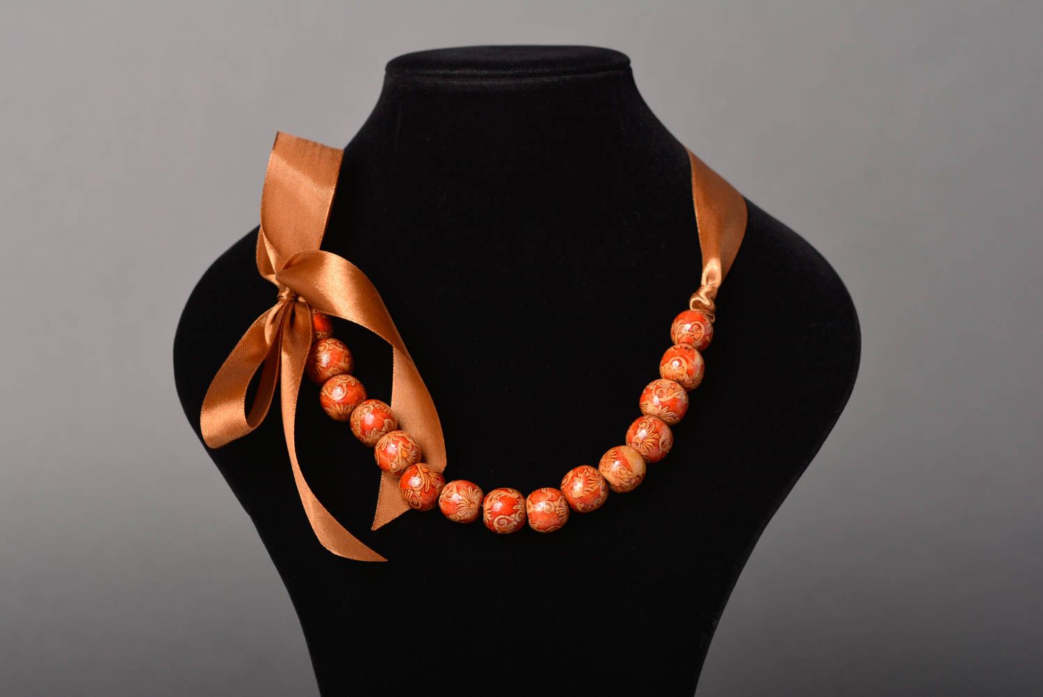Collana con perline di legno fatta a mano originale di moda bigiotteria da donna foto 1