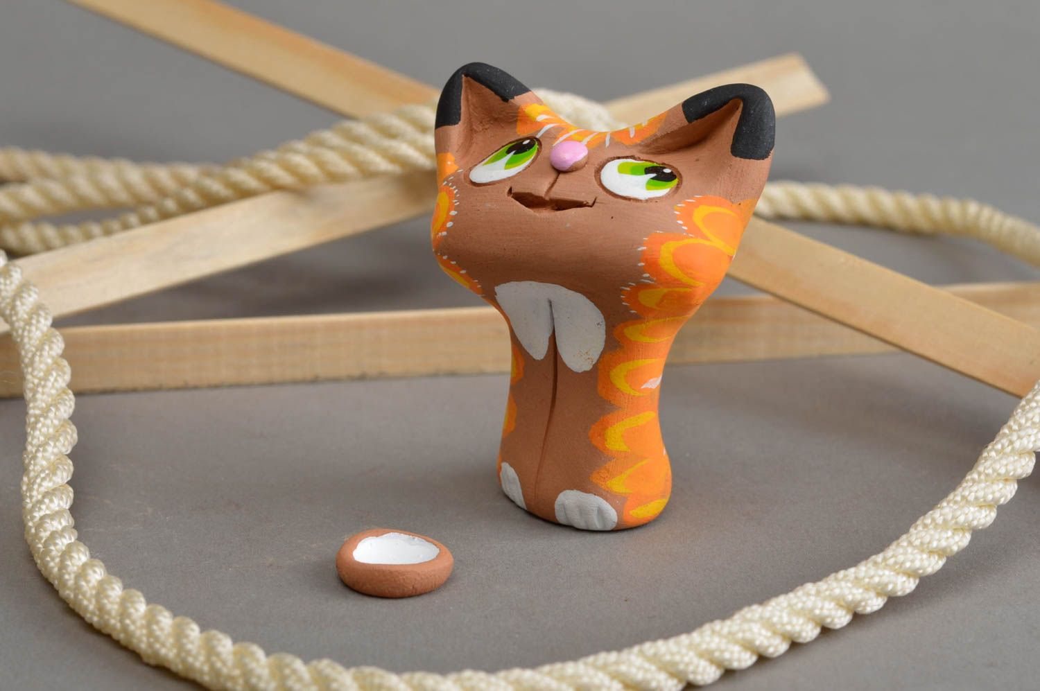 Statuette chat Décoration intérieure fait main Chat en argile avec peinture photo 1