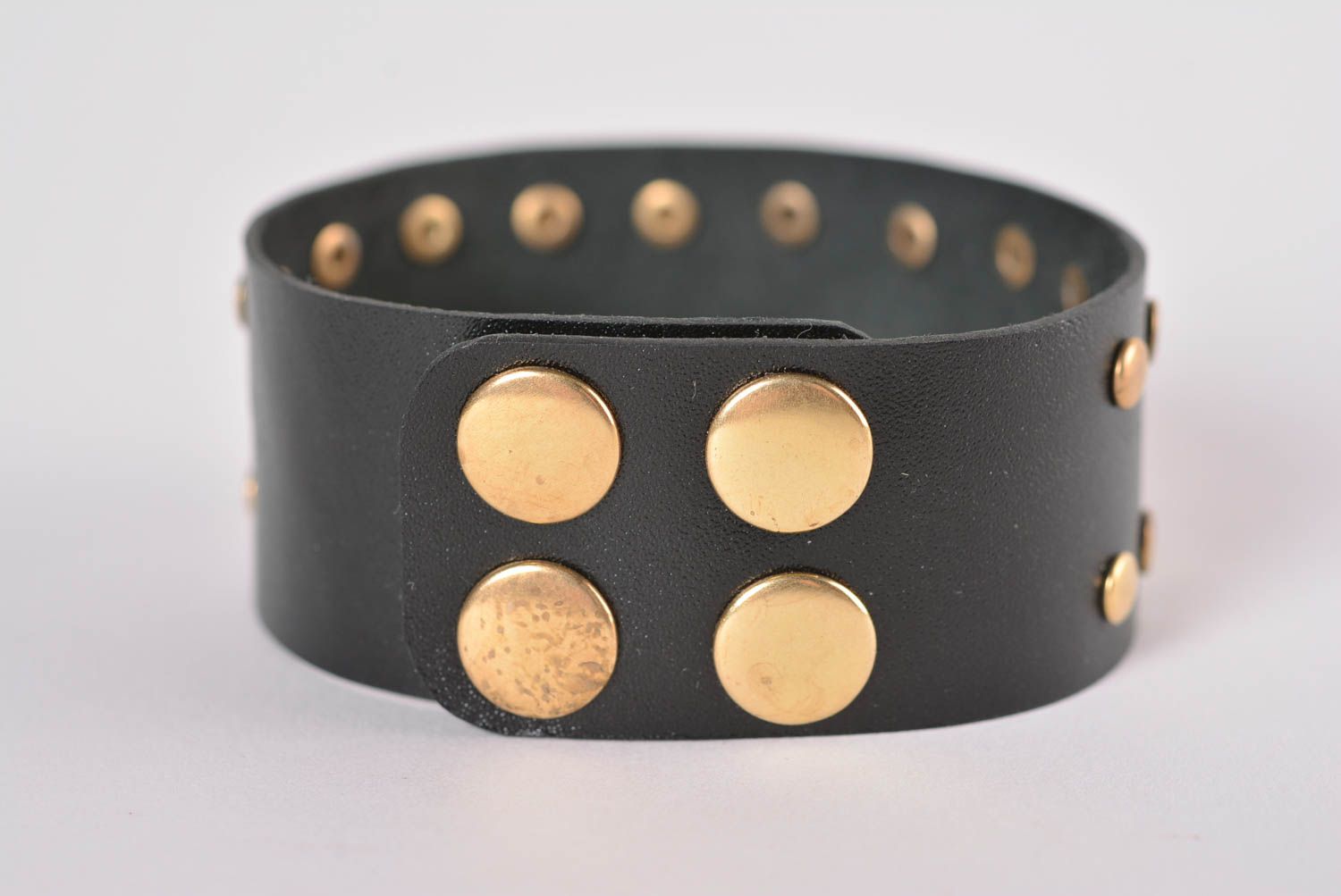 Bracelet en cuir large noir Bijoux fait main tendance Accessoire pour femme photo 3