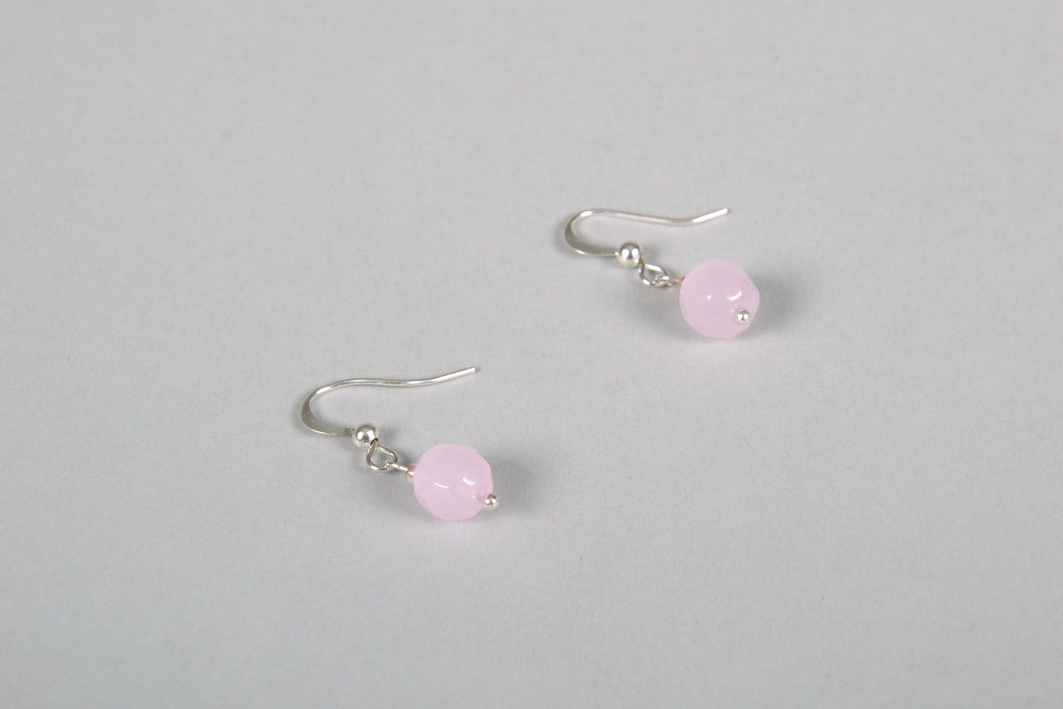 Boucles d'oreilles faites main en perles à facettes roses pendantes bijoux photo 3