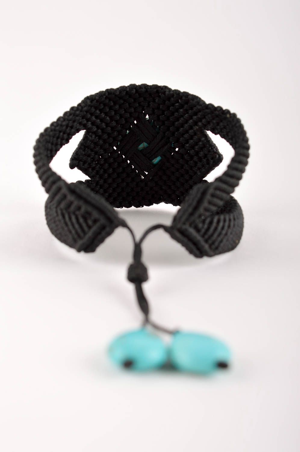 Украшение ручной работы черный браслет из ниток с бирюзой подарок девушке фото 4