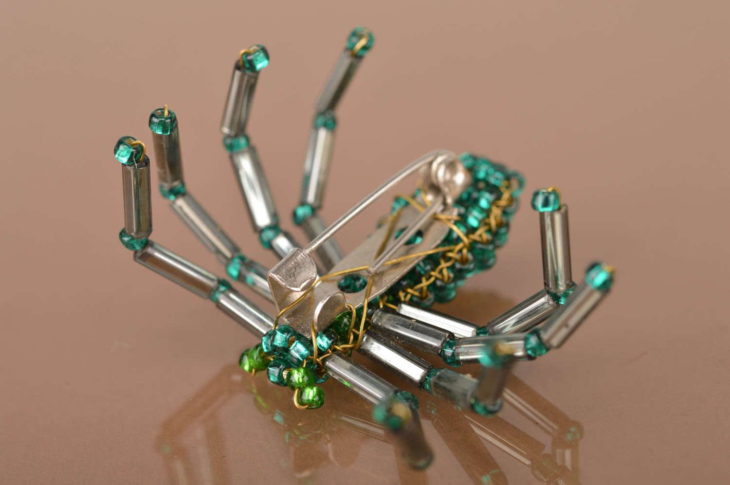 Grüne Spinne Brosche aus Glasperlen einzigartig und stilvoll handgefertigt grell foto 5
