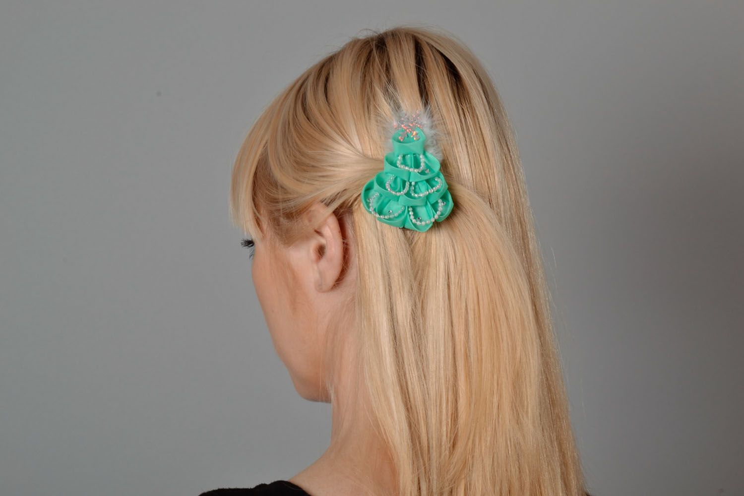 Hair clip in the shape of a Christmas tree photo 1