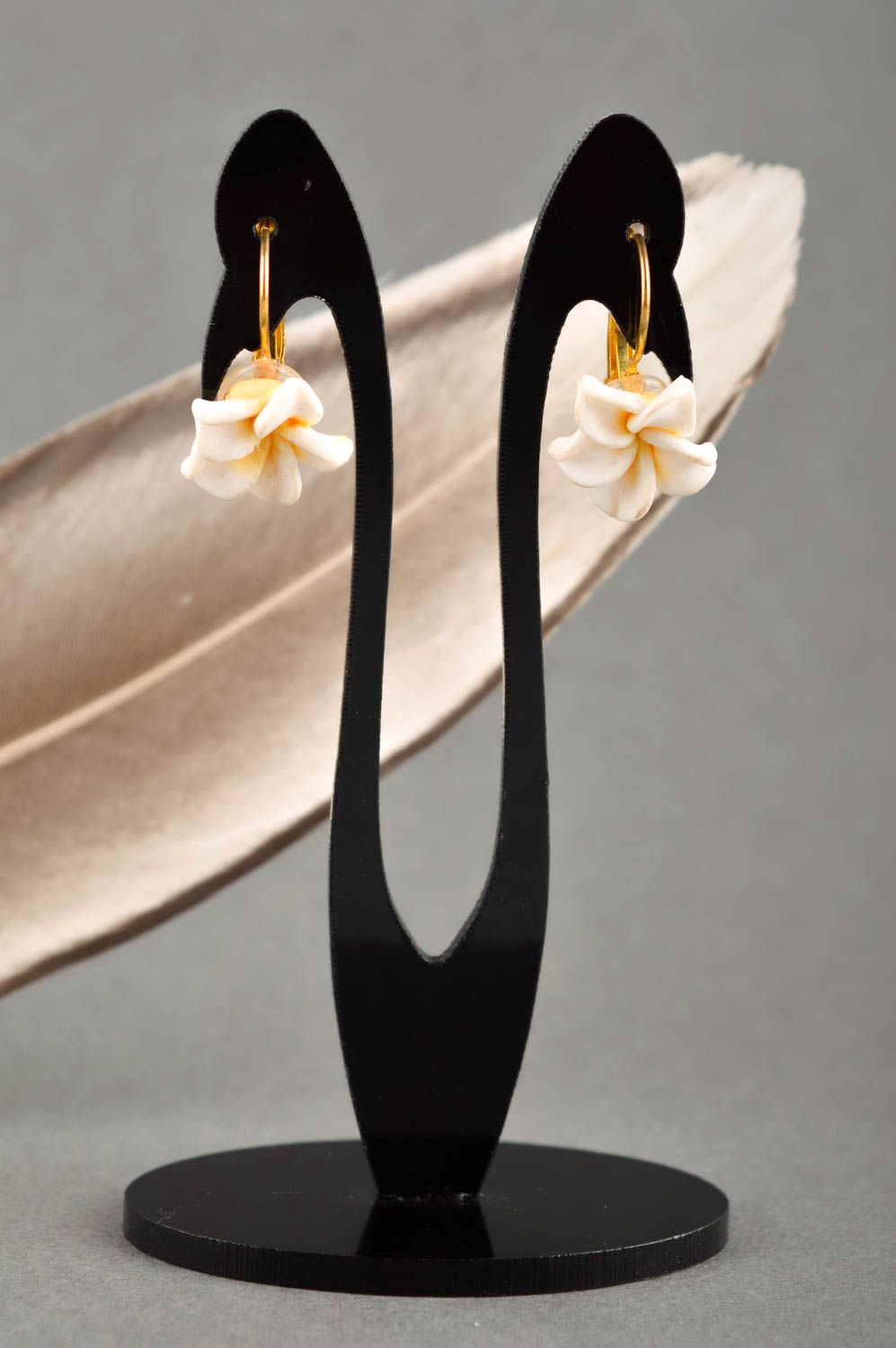 Zarte helle Blumen Ohrringe handmade Designer Schmuck Accessoire für Frauen foto 1