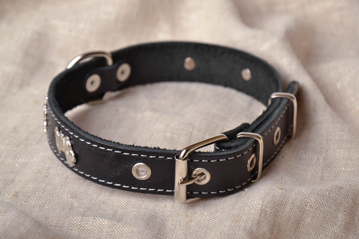 Schwarzes Lederhalsband für Hund foto 1