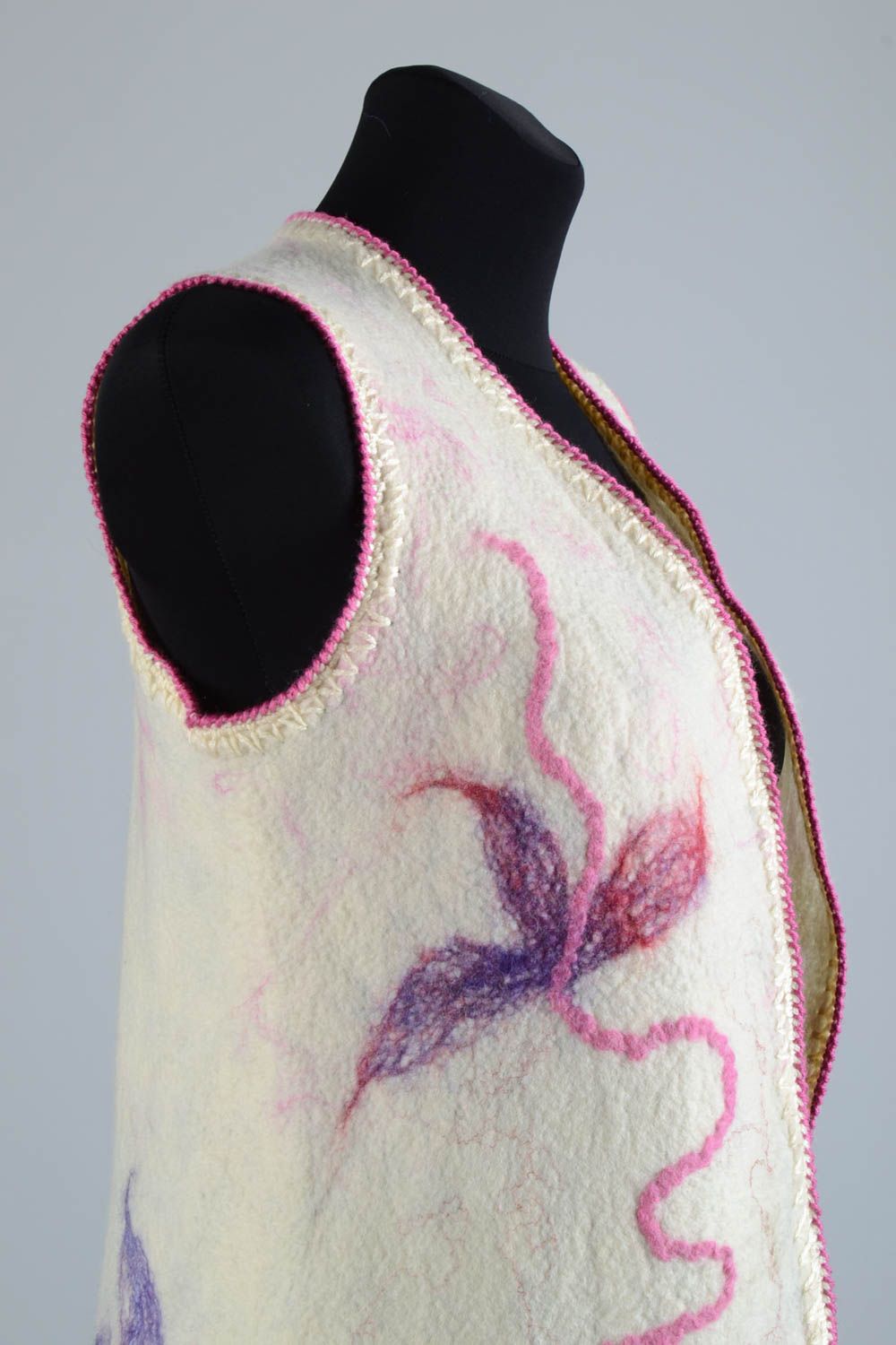 Gilet laine fait main Gilet blanc rose chaud Accessoire femme feutrage photo 5