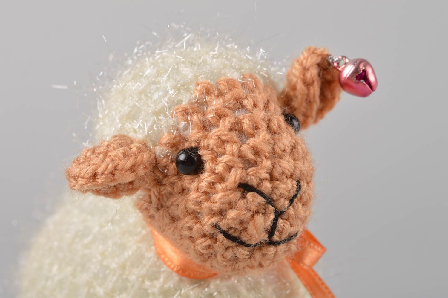 Мягкая игрушка ручной работы игрушка овечка вязаная интерьерная игрушка фото 3