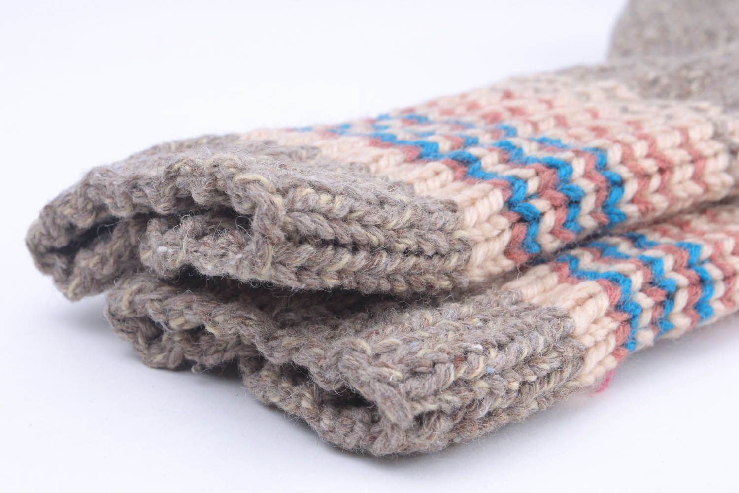 Meias de mulheres cinzentas quentes de fios de lã tricotadas à mão  foto 2