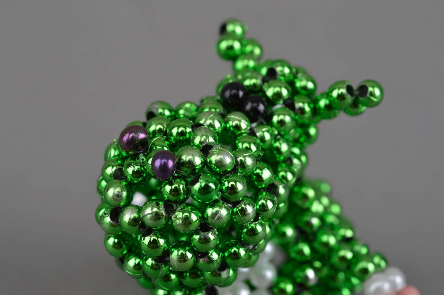 Бисерная фигурка бегемотика зеленого ручной работы маленькая для декора дома фото 5