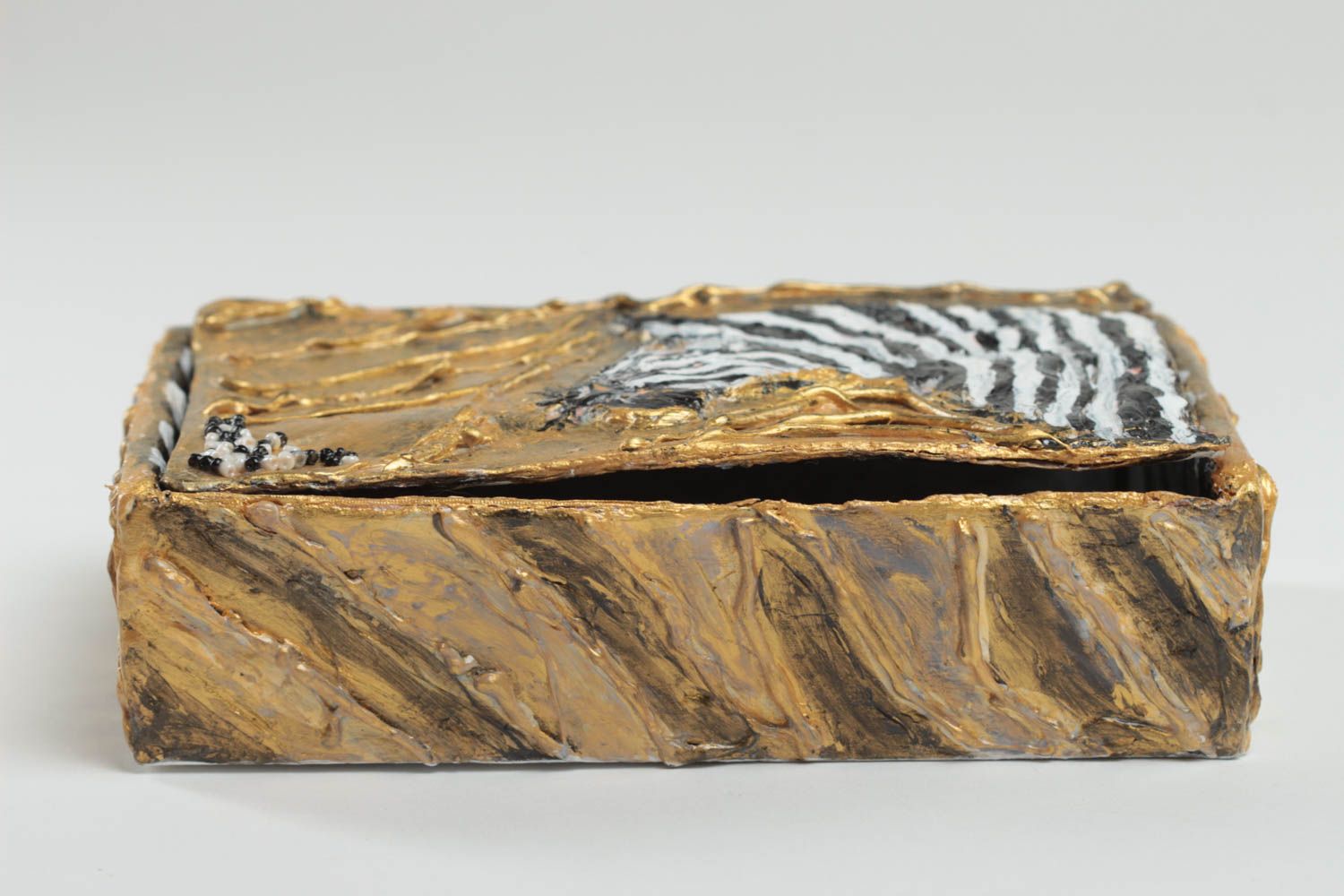 Шкатулка из самозастывающей глины ручной работы расписанная красками Зебра фото 4