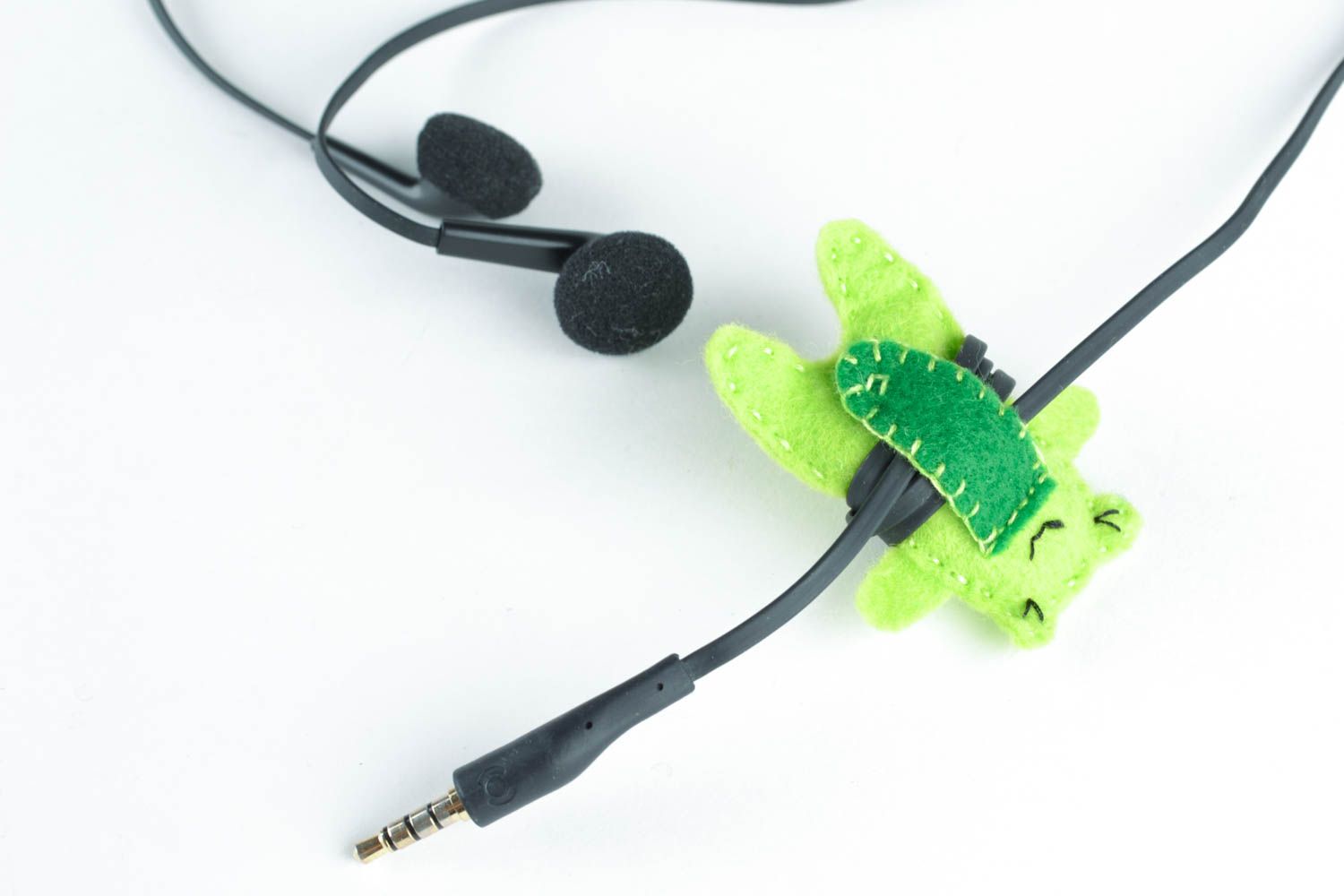 Toy earphone cord holder photo 5