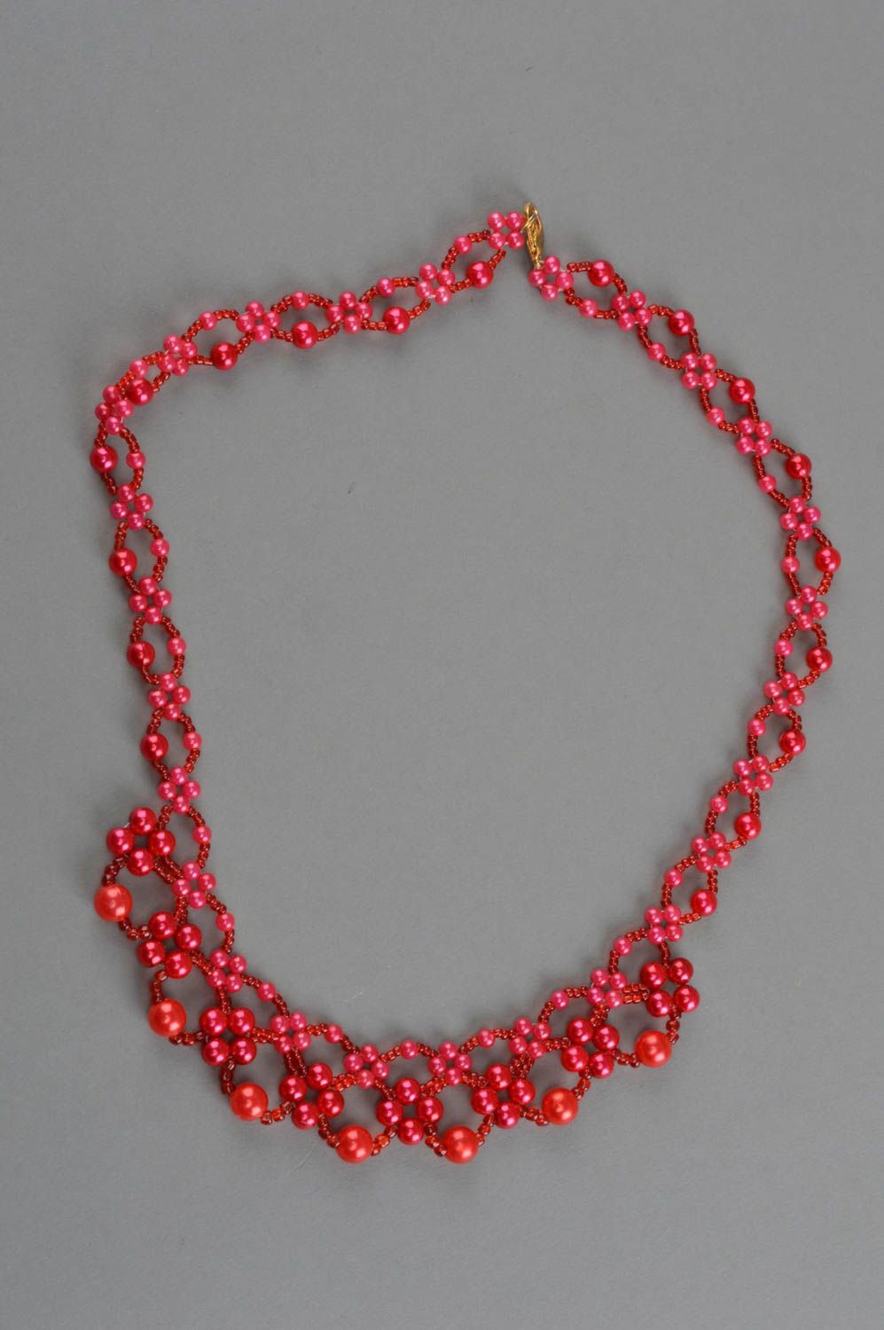 Ожерелье из бисера с бусинками плетеное ручной работы оригинальное красное фото 2
