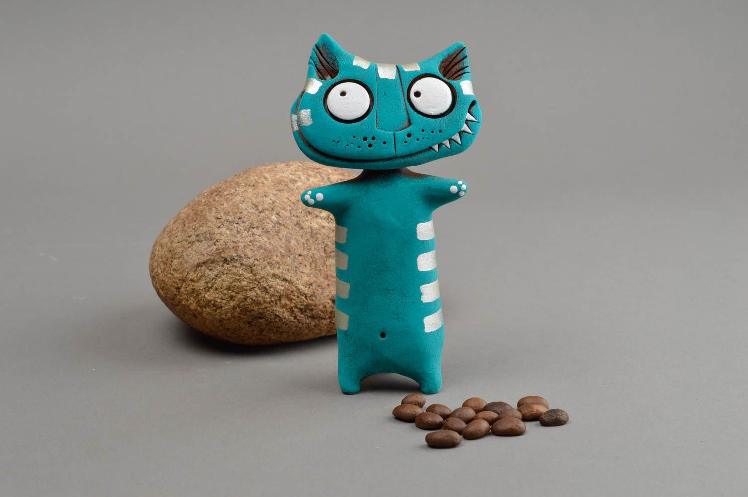 Keramische Statuette Katze ungewöhnlich grell handgeschaffen schön für Dekor foto 1
