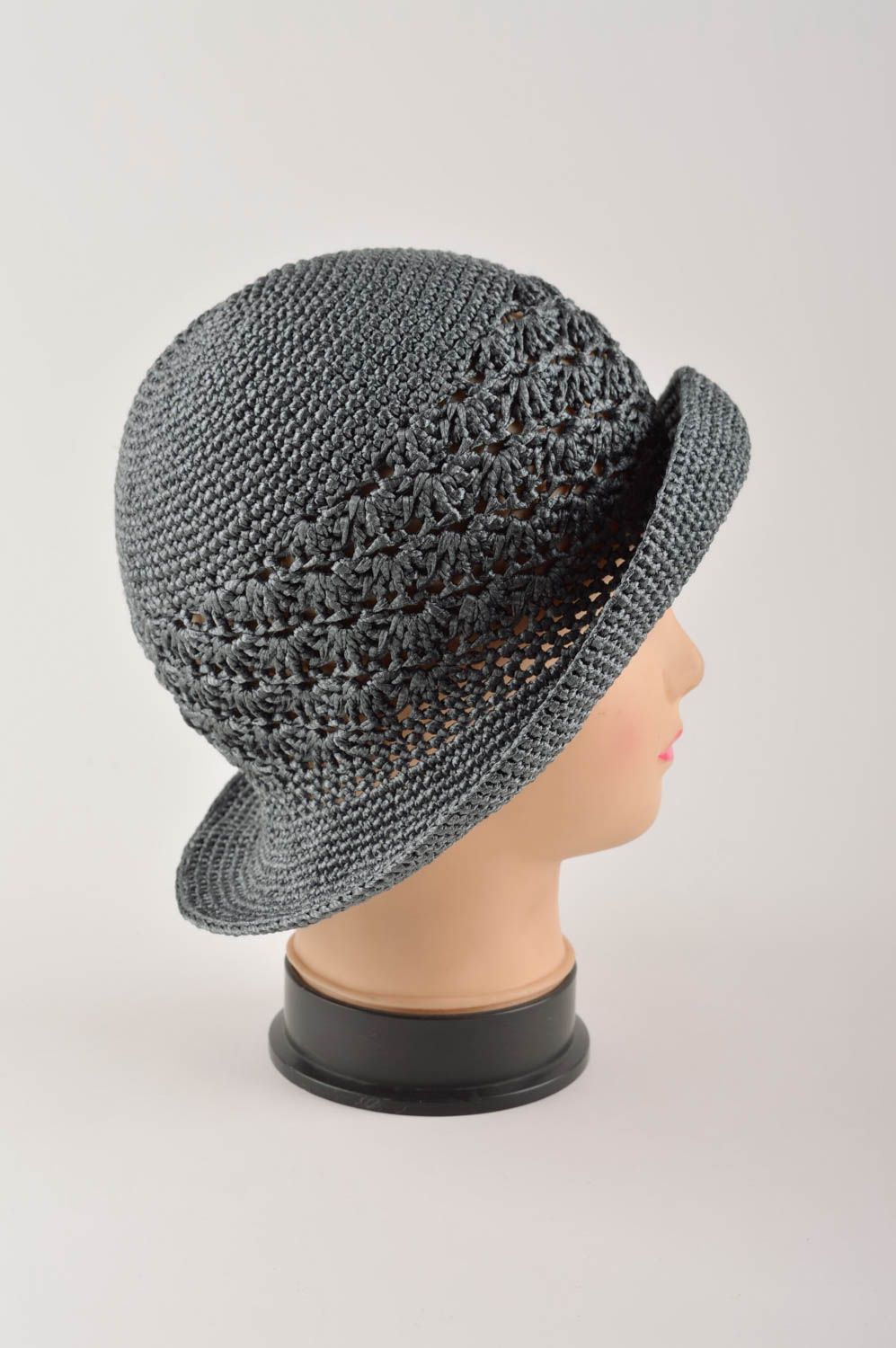 Handmade gehäkelter Hut Designer Accessoire Hut für Damen schöner Hut grau foto 4