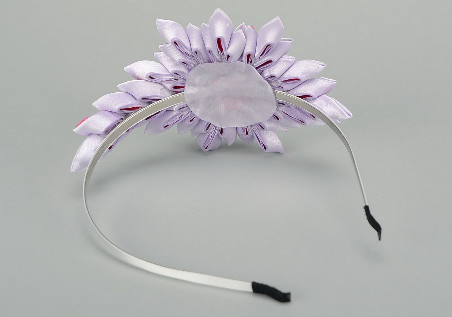 Diadema o corona de color Lila-rosado para la cabeza con flores de seda foto 3