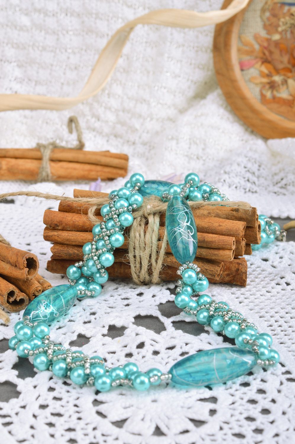 Ожерелье из бисера и бусин плетеное ручной работы женское авторское Айсберг фото 1
